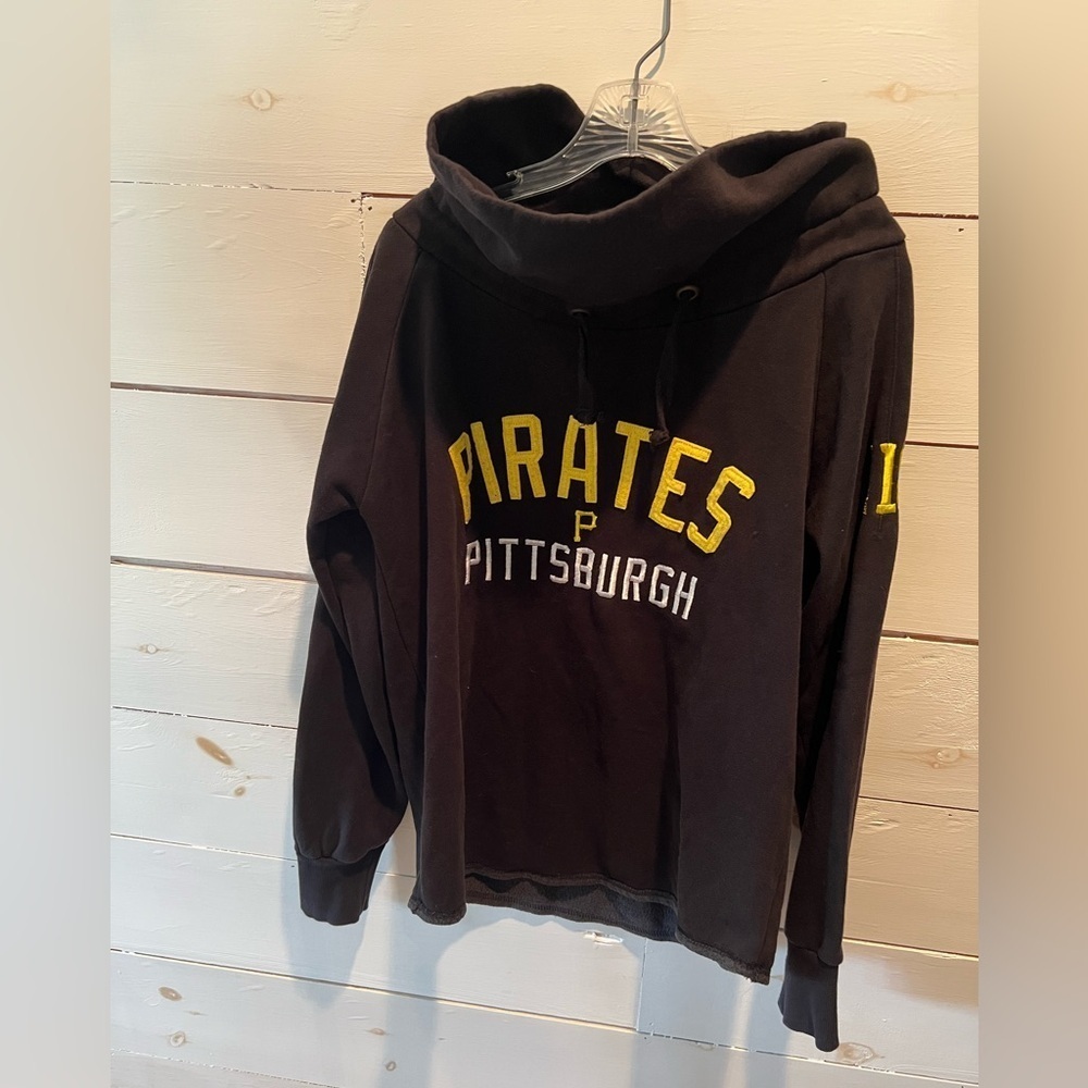 Pittsburgh Pirates Women’s sweatshirt, size large, ‘soft as a grape’ brand, cowl
